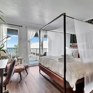  Holiday home The Hemingway Subtropical Luxury On The Bay United States